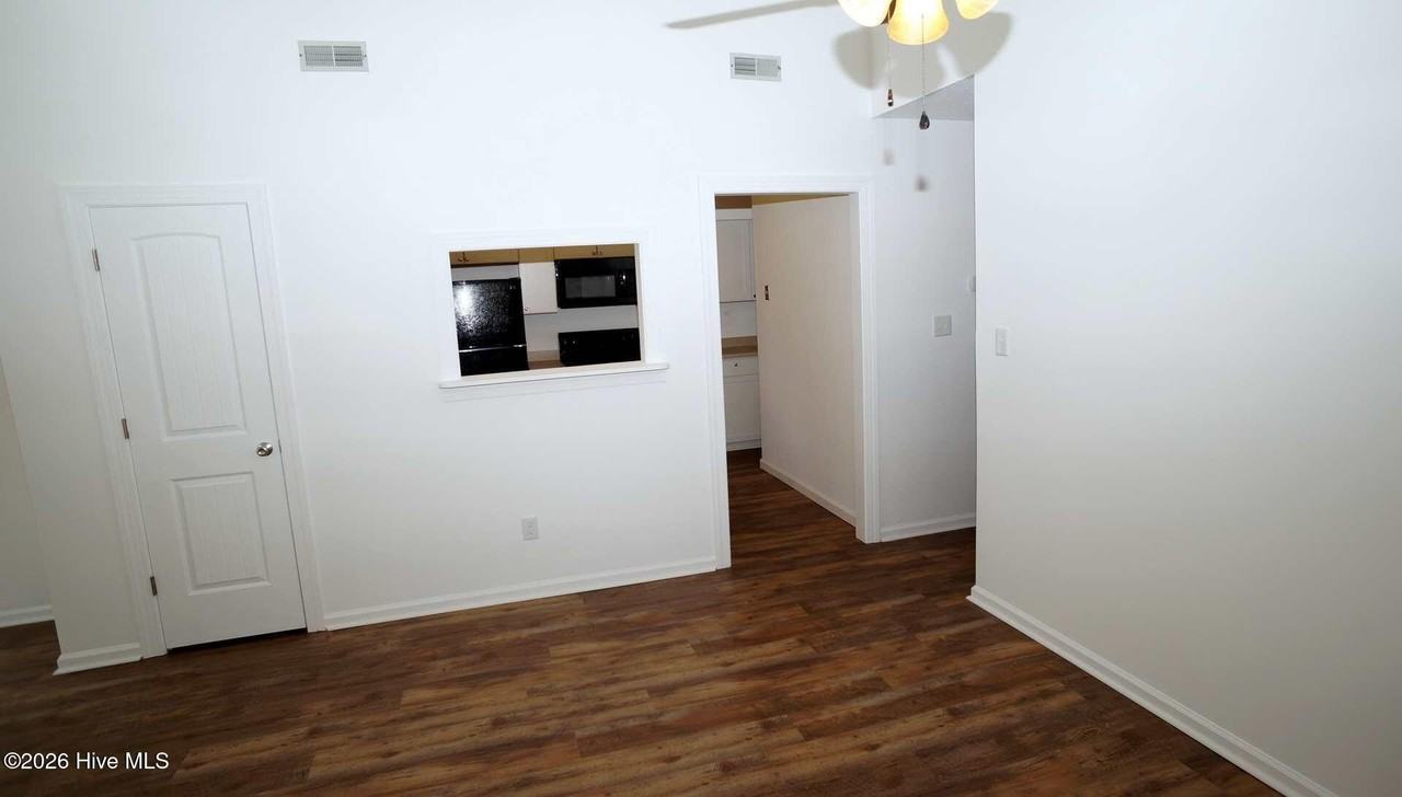 142 Quarterdeck Townes - Photo 3 of 19
