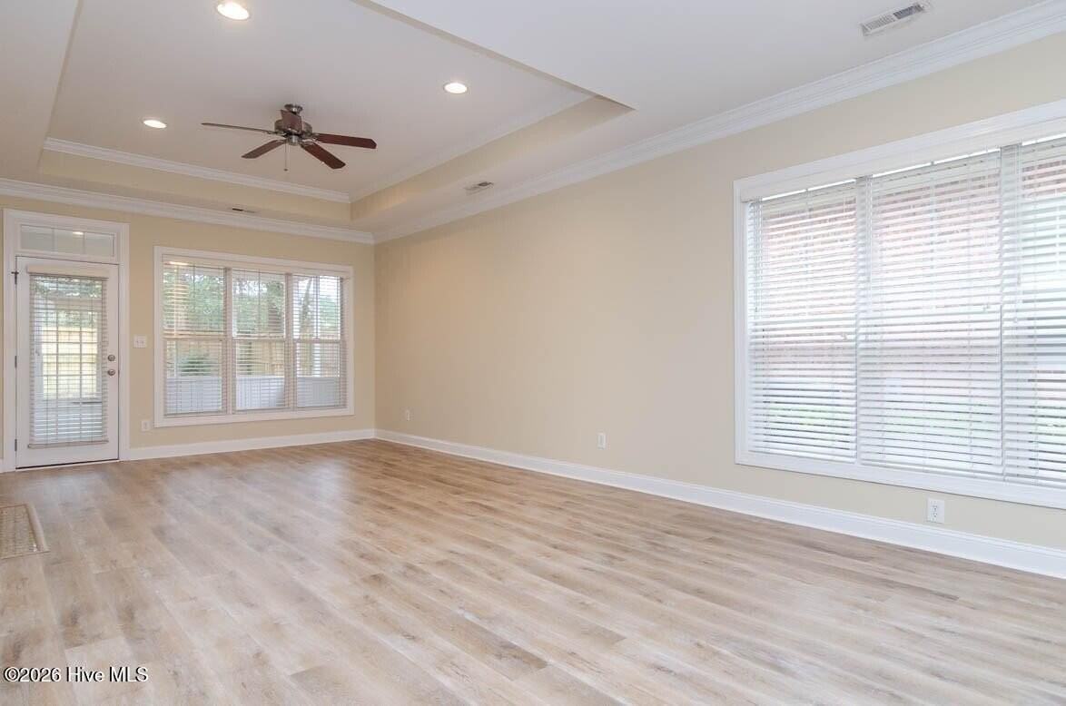5040 Whitner Dr - Photo 4 of 22