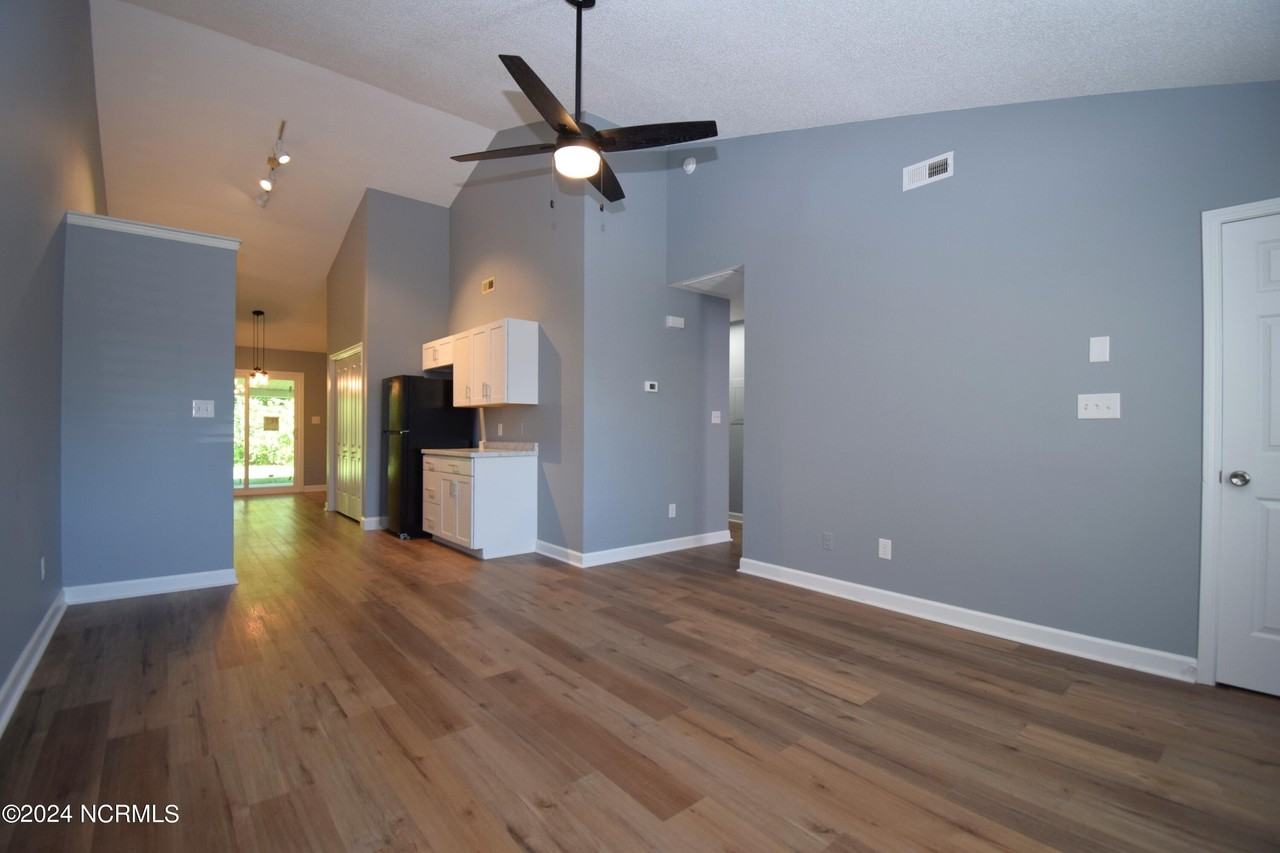3310 Parkway Ct #B - Photo 2 of 15