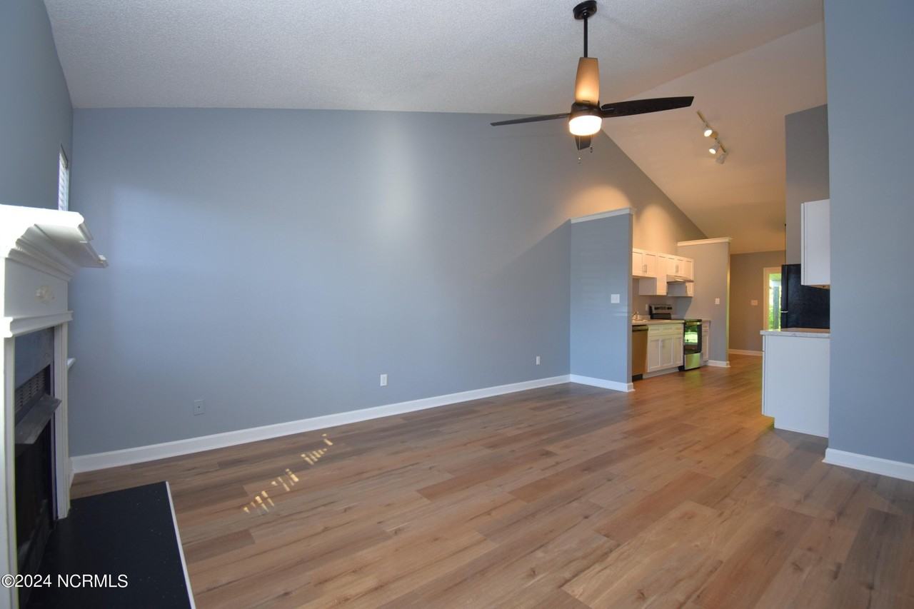 3310 Parkway Ct #B - Photo 3 of 15
