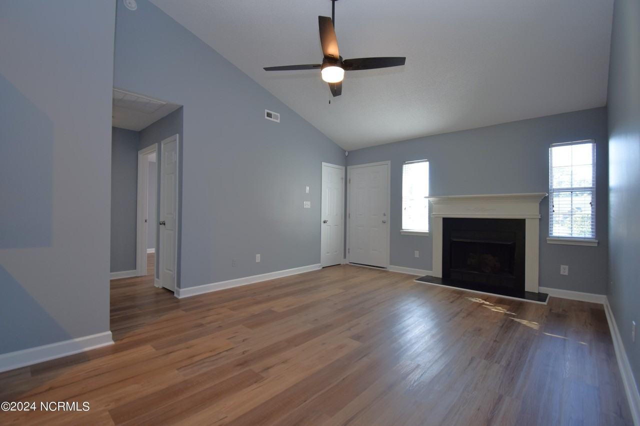 3310 Parkway Ct #B - Photo 4 of 15
