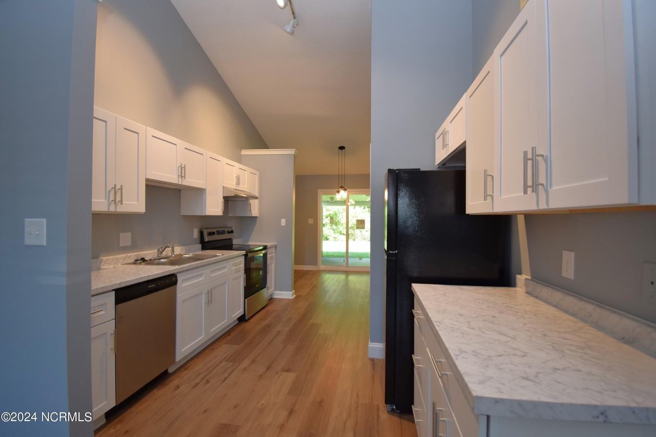 3310 Parkway Ct #B - Photo 5 of 15