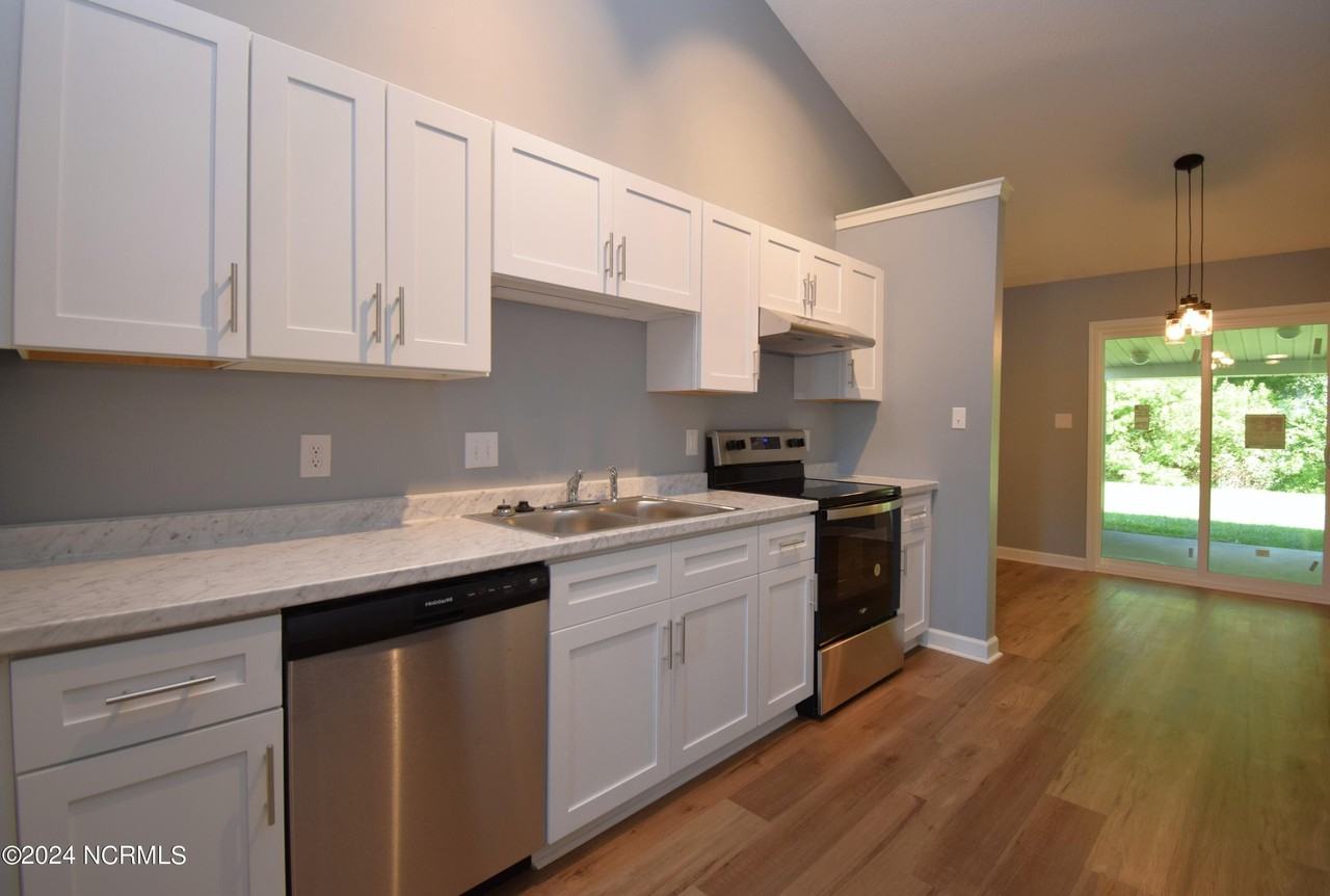 3310 Parkway Ct #B - Photo 6 of 15
