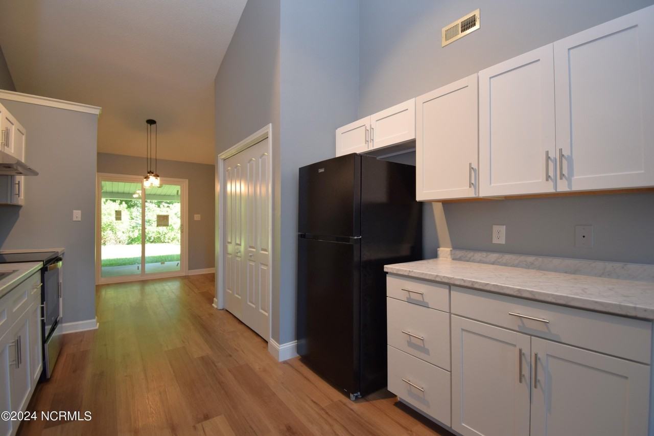 3310 Parkway Ct #B - Photo 7 of 15