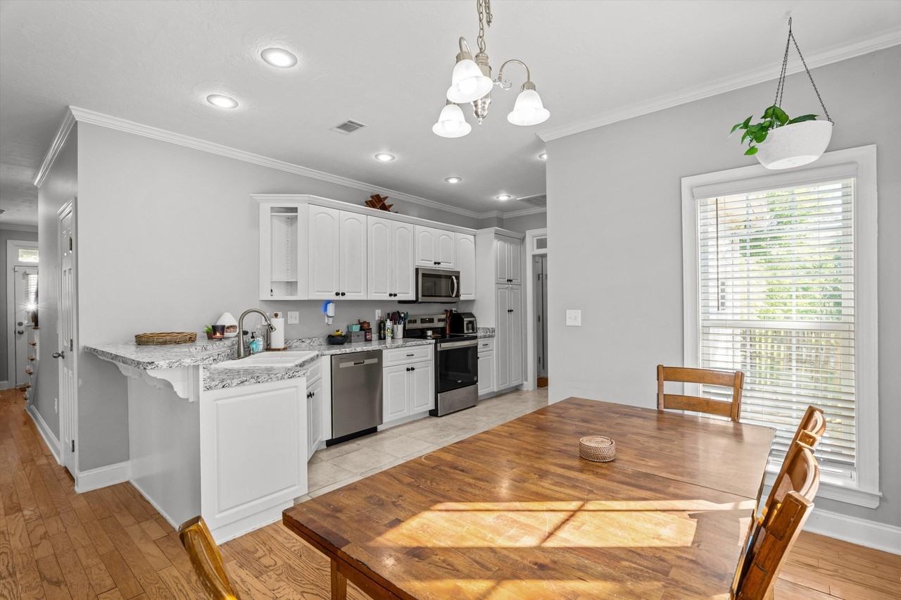 726 Bonnie Oaks Ln - Photo 4 of 43