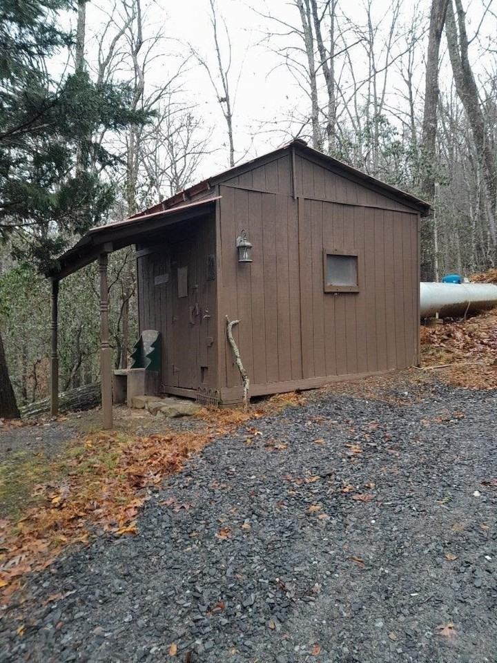280 Cabin Ln - Photo 2 of 15