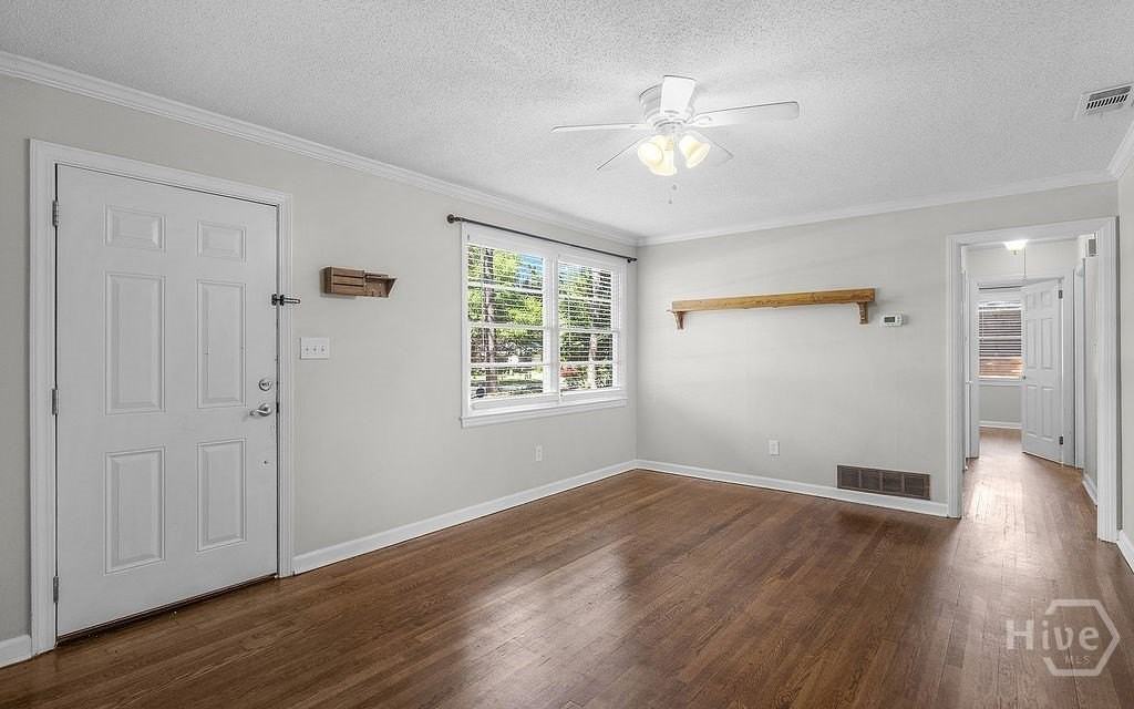 2114 E 62nd St - Photo 4 of 31