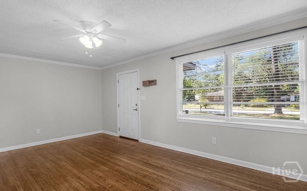 2114 E 62nd St - Photo 5 of 31