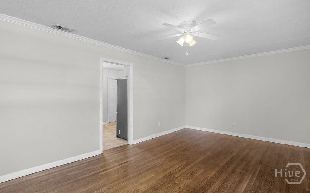 2114 E 62nd St - Photo 6 of 31