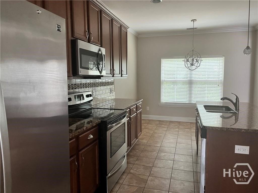 73 Waverly Ln - Photo 3 of 12