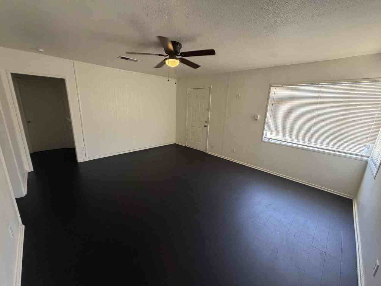 3614 32nd St - Photo 3 of 7