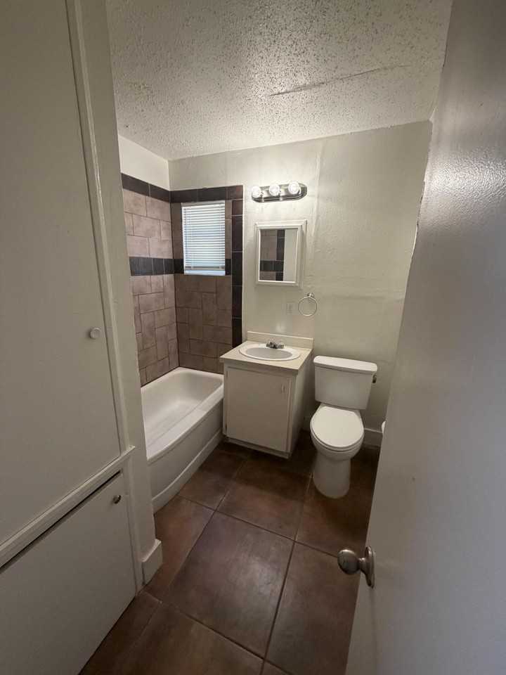 3614 32nd St - Photo 4 of 7