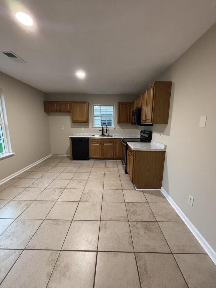 2720 Hayden Park Ln - Photo 3 of 17