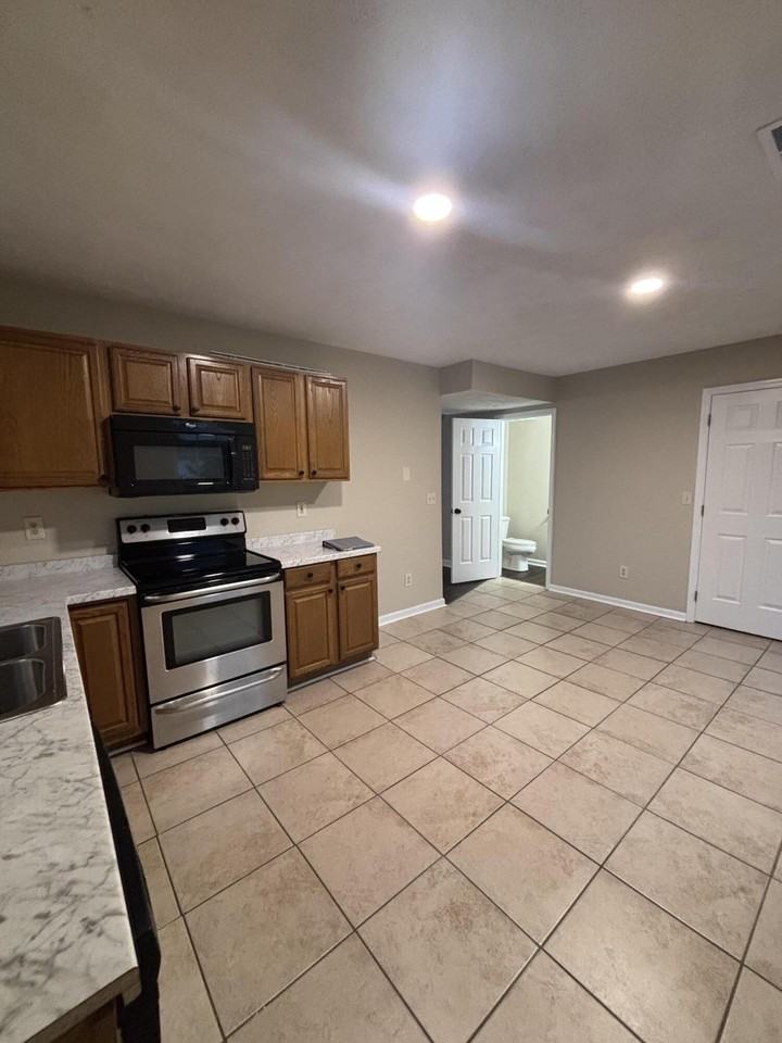 2720 Hayden Park Ln - Photo 4 of 17