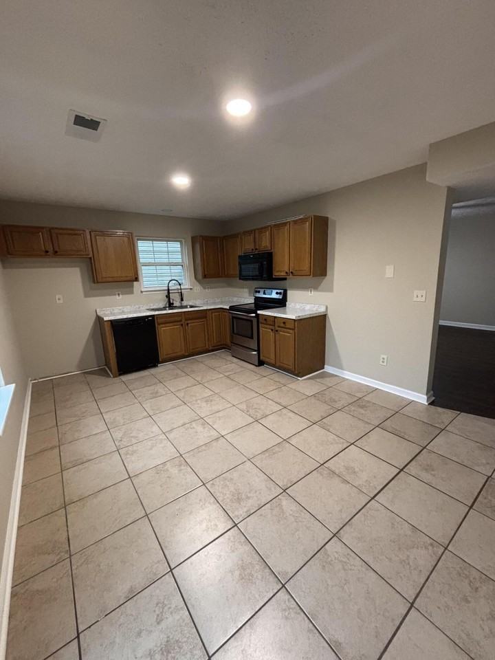 2720 Hayden Park Ln - Photo 6 of 17
