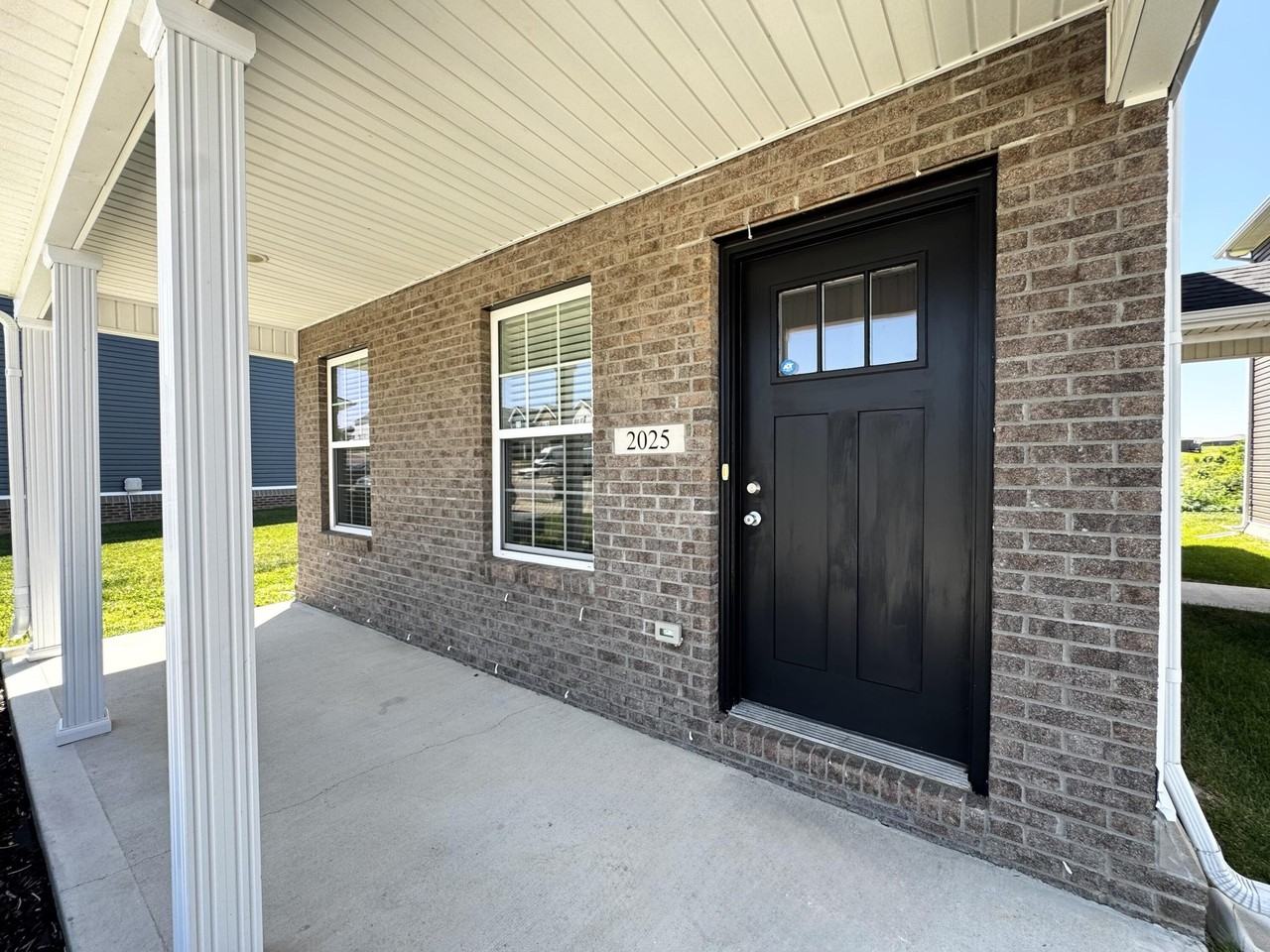 2027 Dolly Dr - Photo 2 of 31