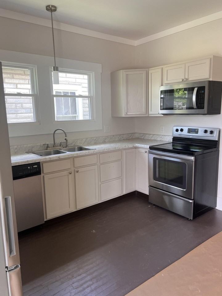 712 Benson Ave - Photo 5 of 12