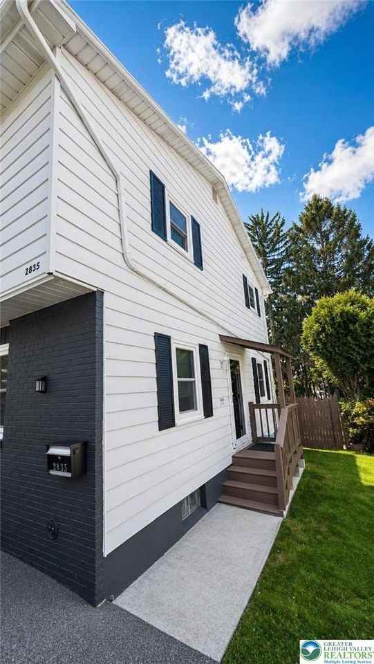 2835 Ithaca St - Photo 2 of 15