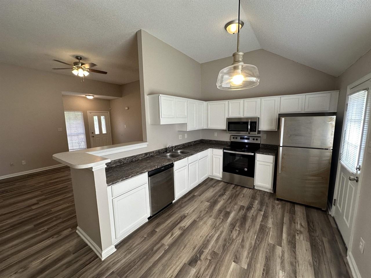 3812 Clarion Dr - Photo 3 of 22