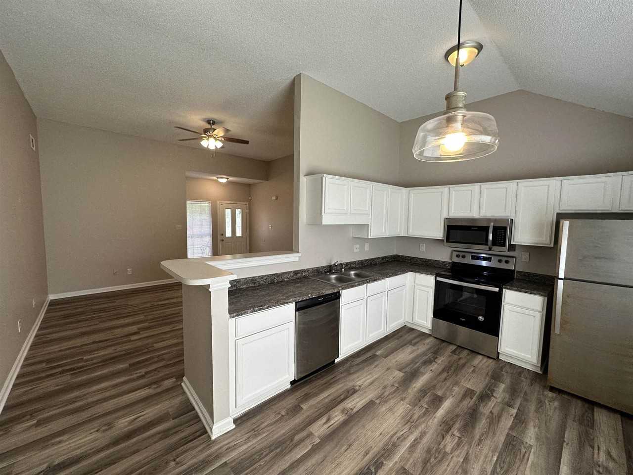 3812 Clarion Dr - Photo 4 of 22