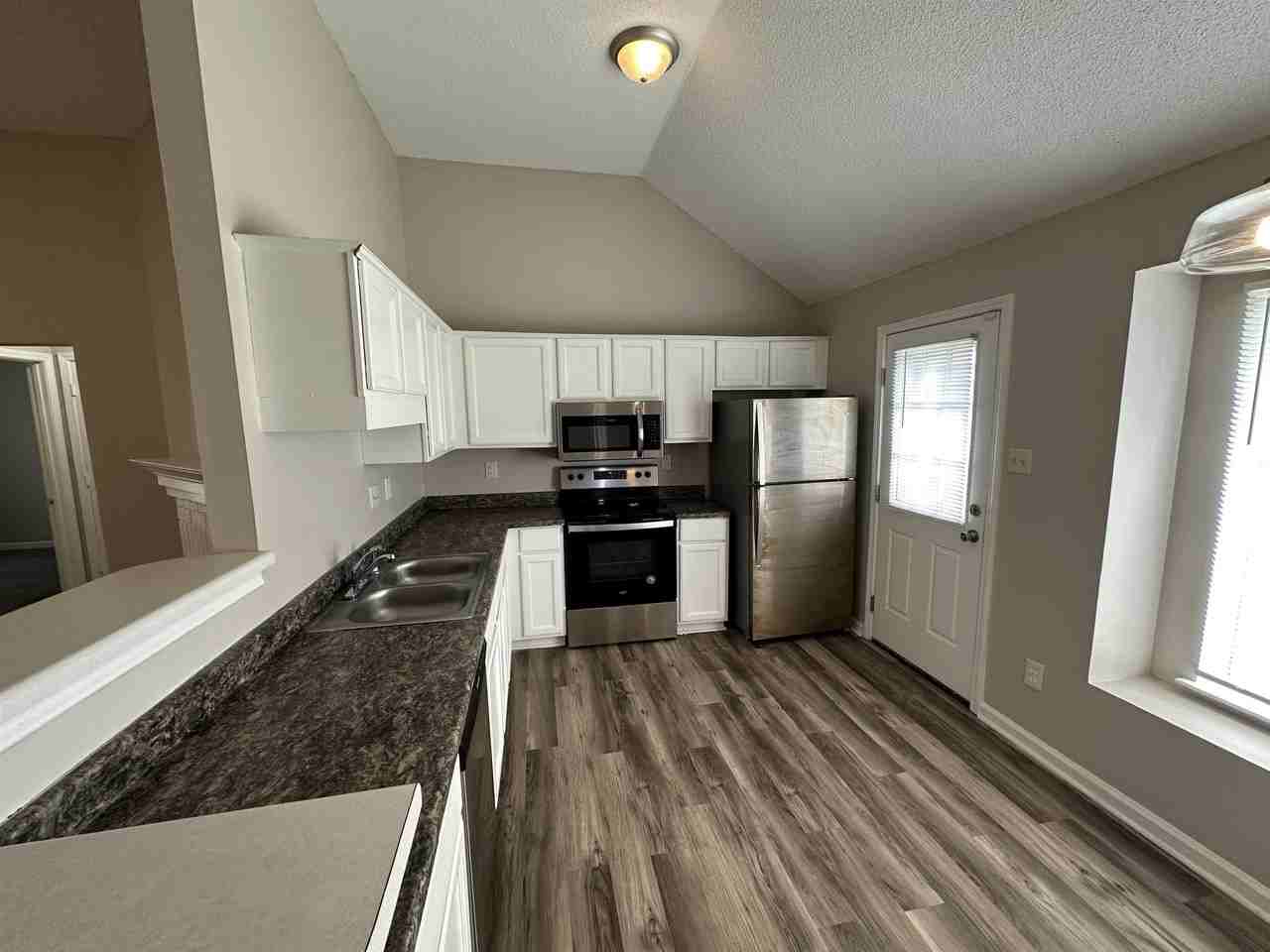 3812 Clarion Dr - Photo 5 of 22