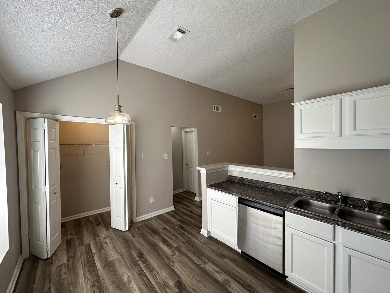 3812 Clarion Dr - Photo 6 of 22