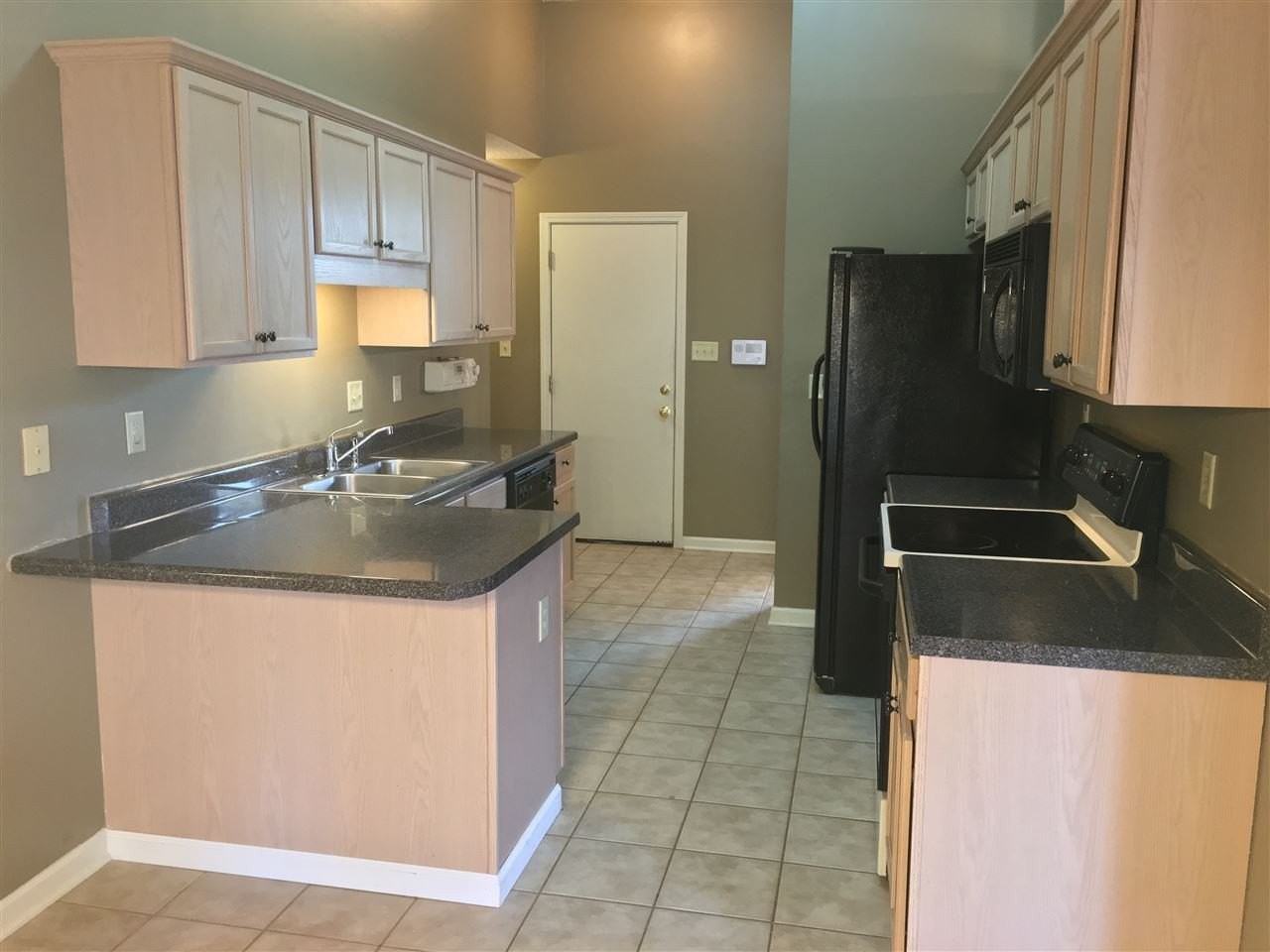 10144 Lynham Dr - Photo 4 of 15
