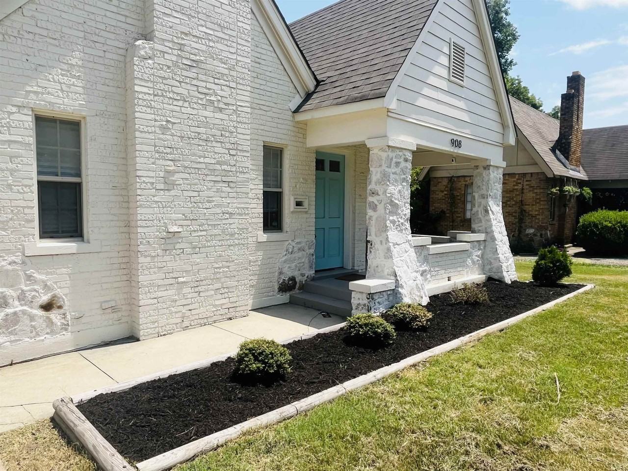908 Maury St - Photo 3 of 25