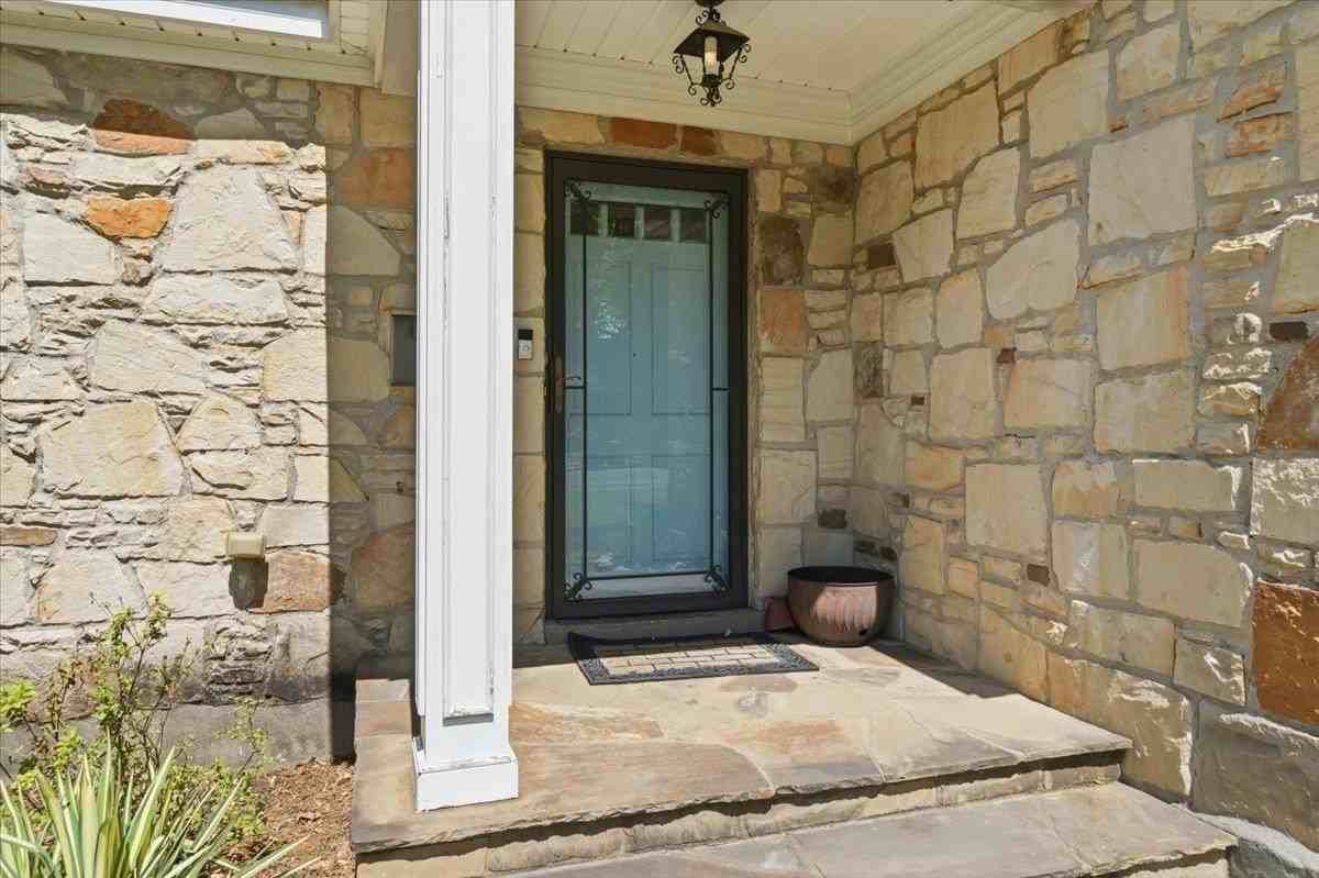 3784 Philwood Ave - Photo 4 of 39