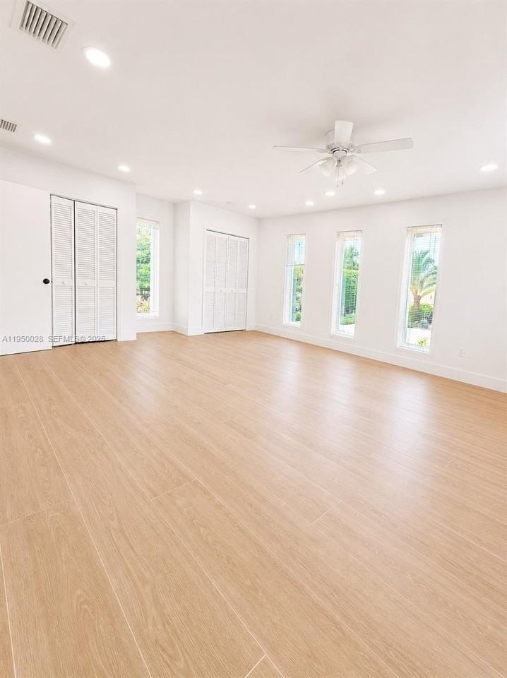 13005 Zambrana St - Photo 7 of 19