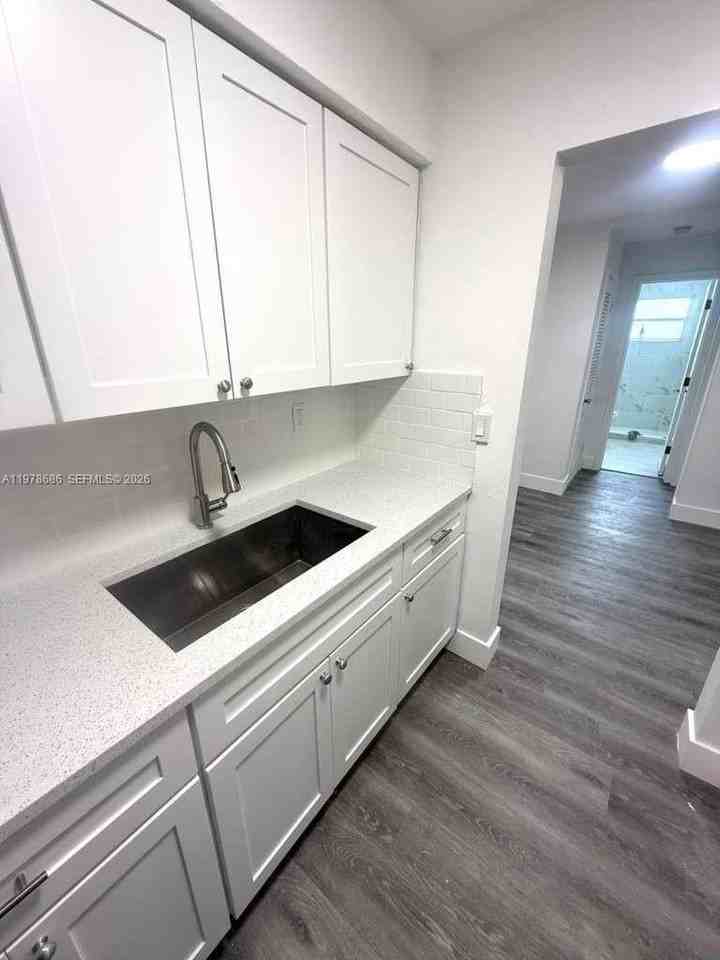12195 W Dixie Hwy #6E