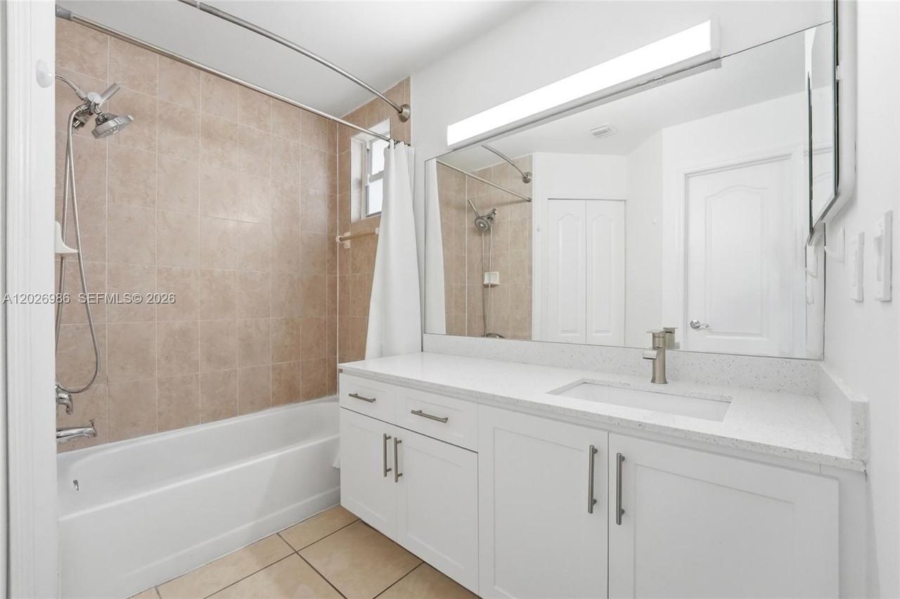 Nw 192nd Ter - Photo 4 of 8