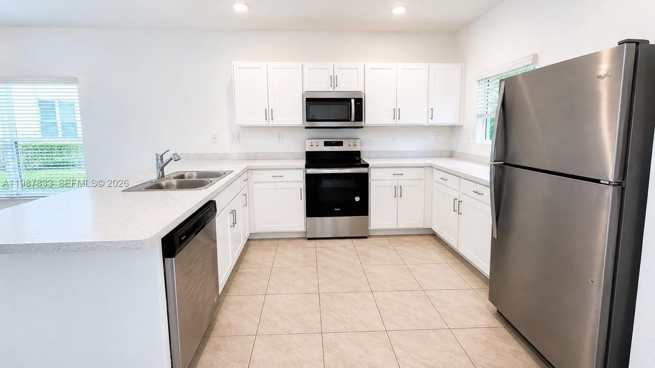 334 Ne 1st Dr #334 - Photo 3 of 12