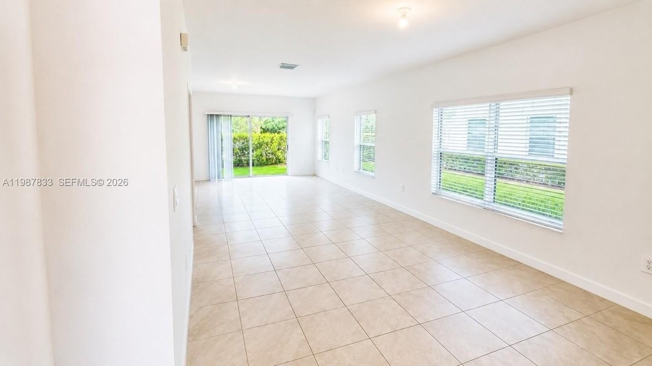 334 Ne 1st Dr #334 - Photo 6 of 12