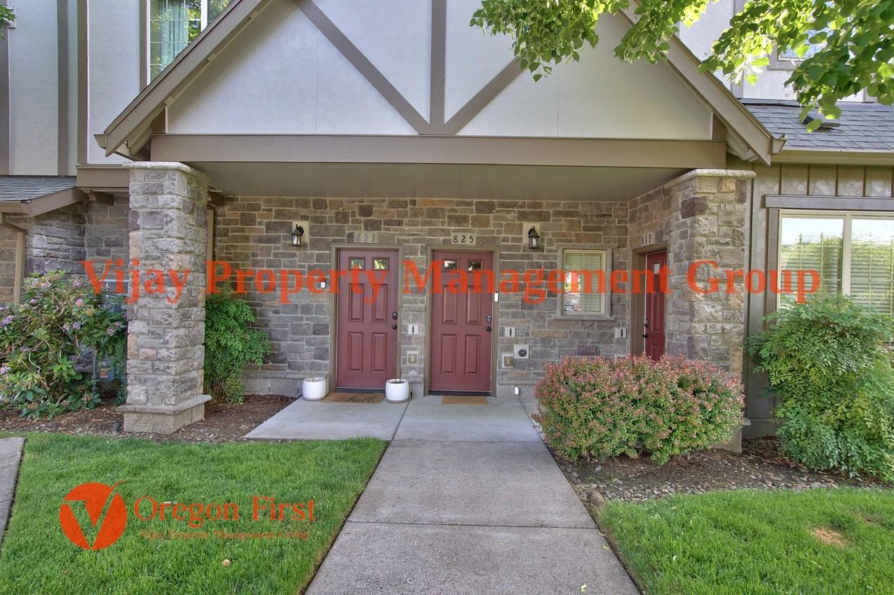 825 Ne Wheelock Pl #1 - Photo 3 of 42