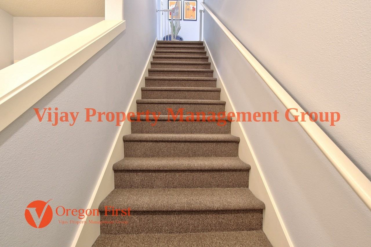 825 Ne Wheelock Pl #1 - Photo 4 of 42
