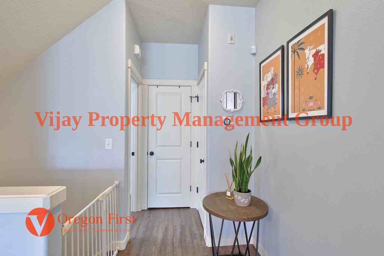 825 Ne Wheelock Pl #1 - Photo 5 of 42