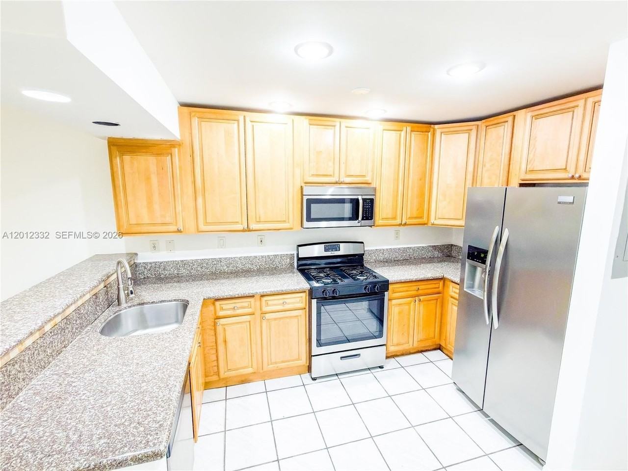 18211 Sw 138th Ct - Photo 2 of 15