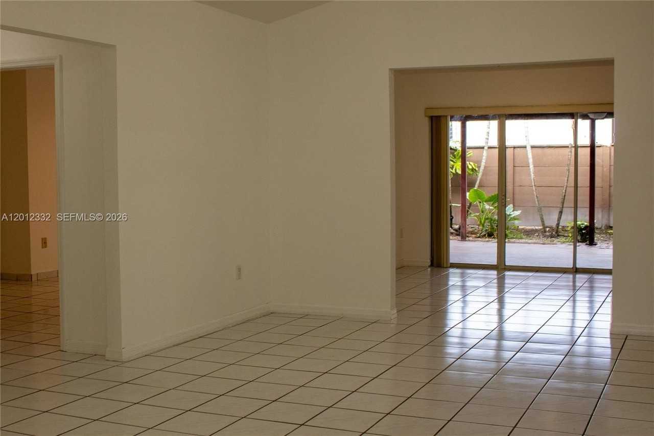18211 Sw 138th Ct - Photo 5 of 15