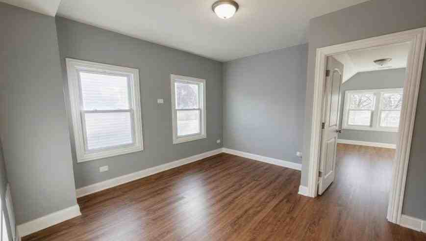 2717 N Rutherford Ave - Photo 2 of 8