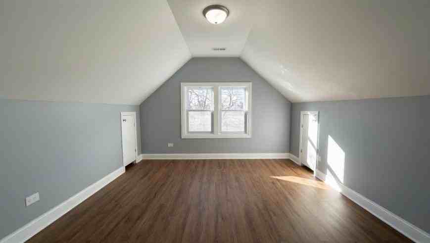 2717 N Rutherford Ave - Photo 4 of 8