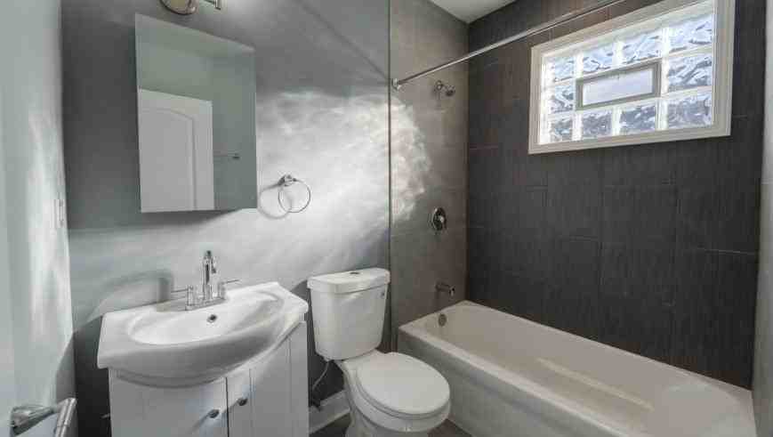 2717 N Rutherford Ave - Photo 6 of 8