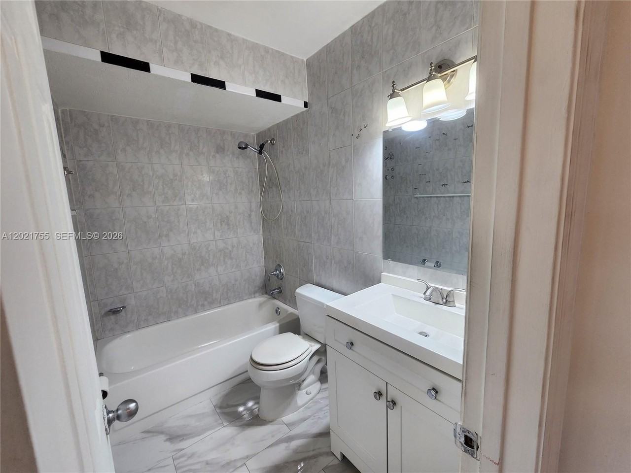 421 Ne 210th Circle Ter #203-26 - Photo 6 of 12
