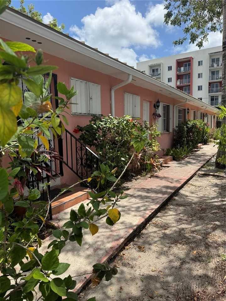 1020 Sw 5th St #3