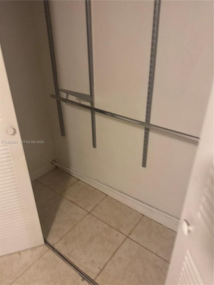 1020 Sw 5th St #3 - Photo 3 of 10