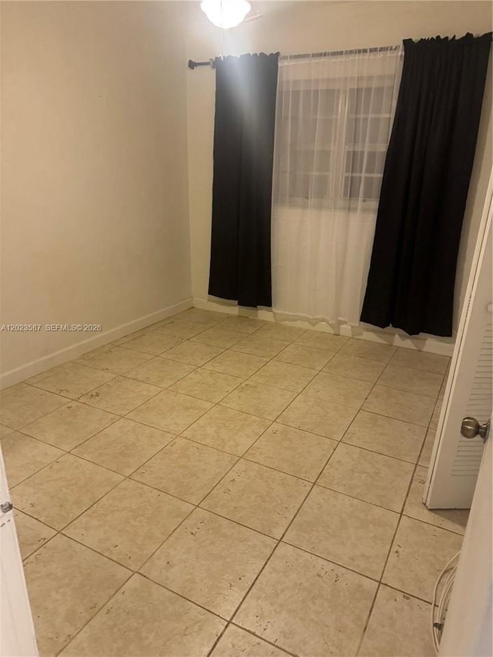 1020 Sw 5th St #3 - Photo 4 of 10