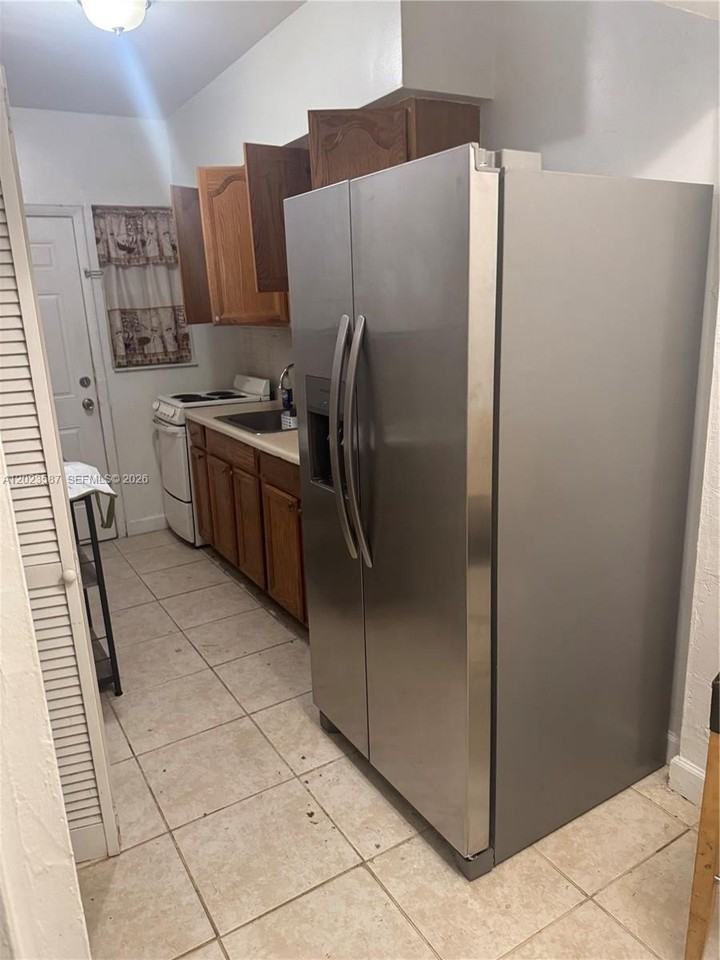 1020 Sw 5th St #3 - Photo 6 of 10