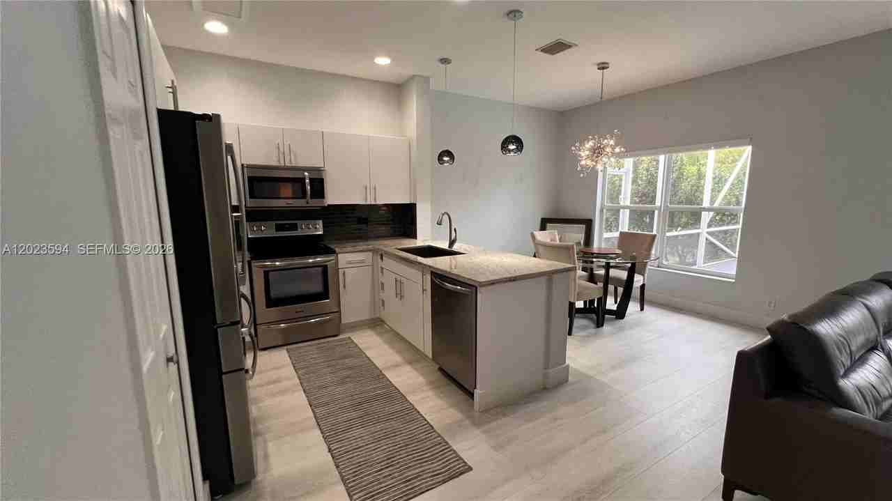 12046 Nw 47th St #12046 - Photo 7 of 26