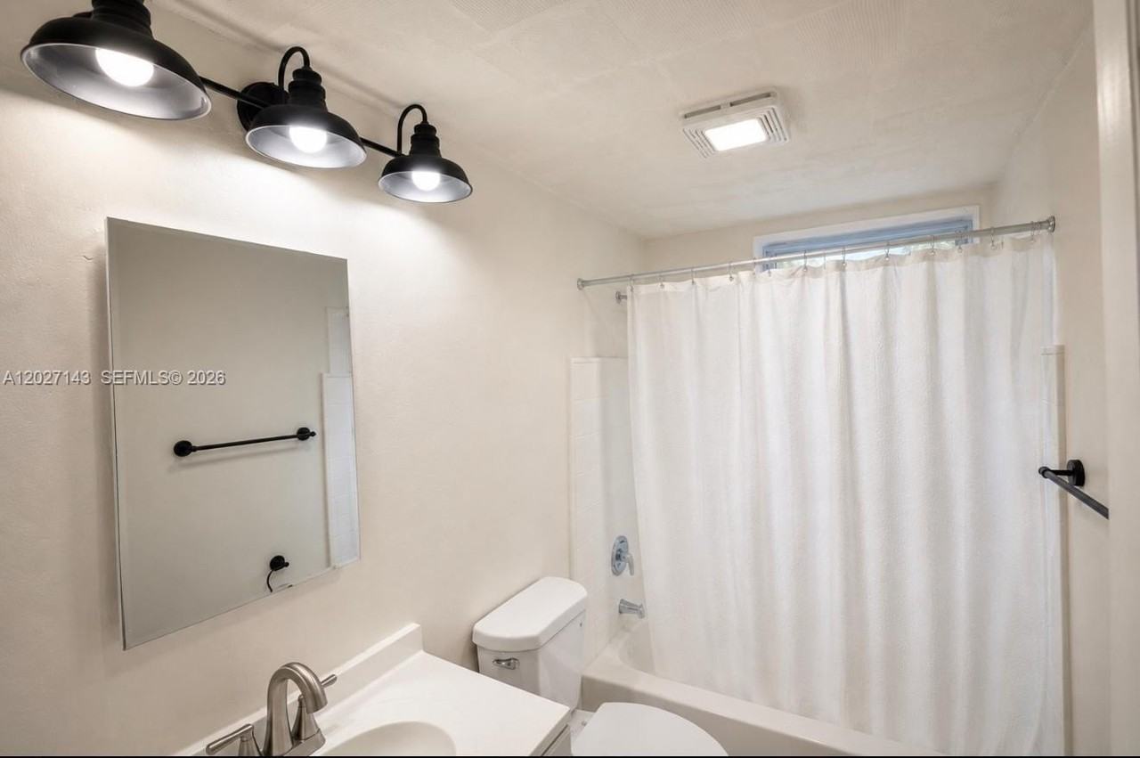 5623 Nw 4th Ave #5623 - Photo 7 of 12