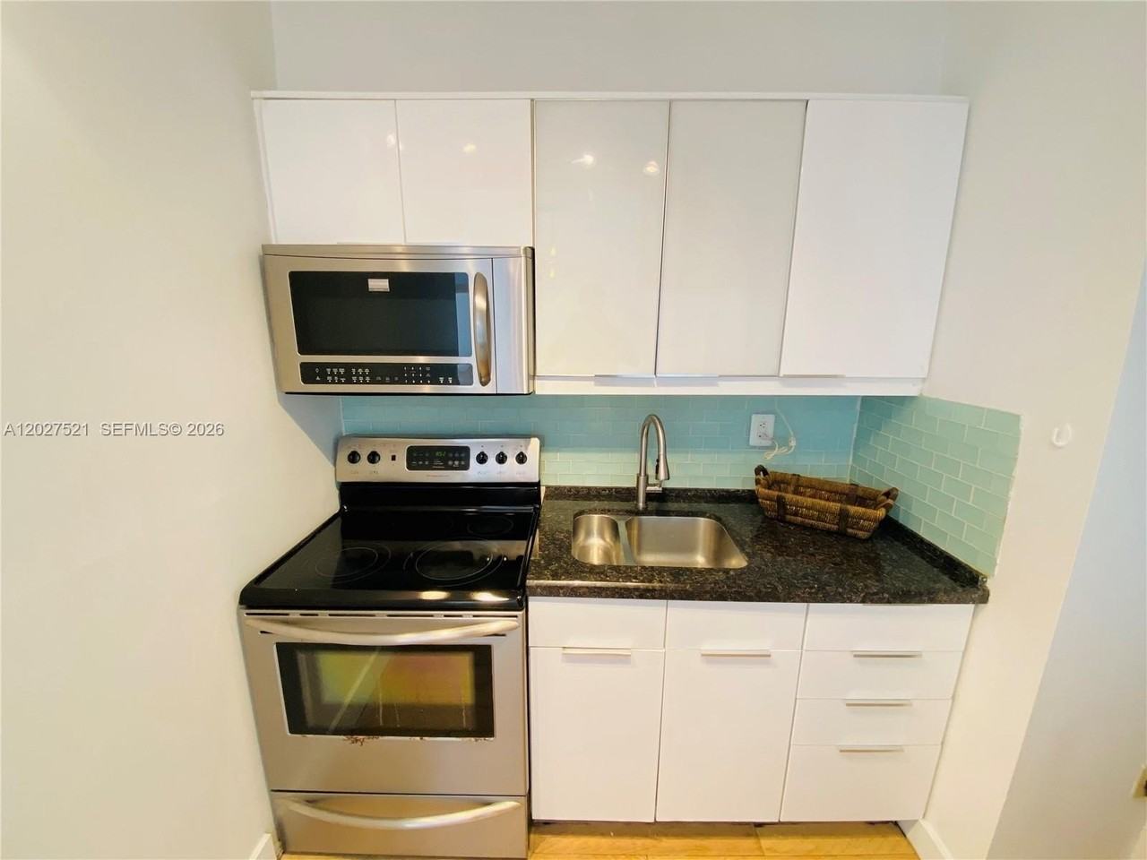 6881 Bay Dr #11 - Photo 6 of 21